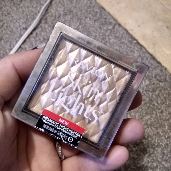 🆓FREE🎁 WHEN PURCHASE ANY 2 TEMS Revlon Highlights and Lipstick - Picture 12 of 16